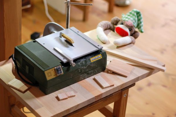 端材DIY・ミニサーキュラソウテーブル