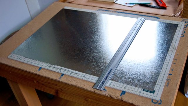 トタンをまっすぐに切る