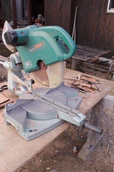 スライド丸ノコで斜めカット