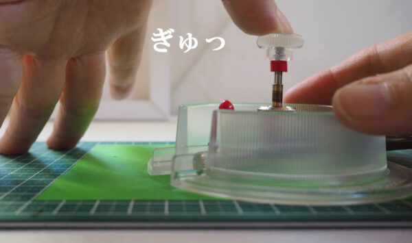 紙を丸く切る方法
