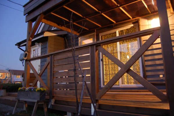 ウッドデッキの後付けフェンスDIY・金具