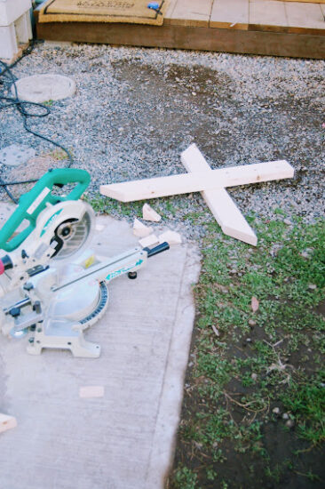 ウッドデッキの後付けフェンスDIY・金具