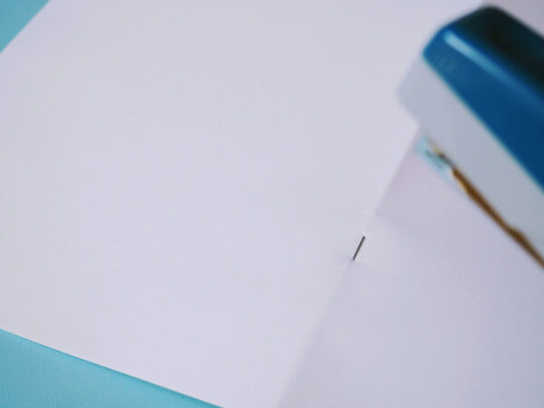 普通のホッチキスで作る中綴じノート