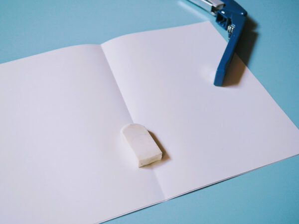 普通のホッチキスで作る中綴じノート