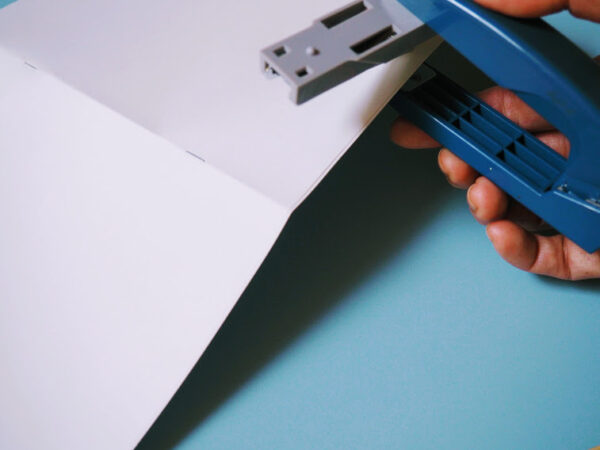 普通のホッチキスで作る中綴じノート