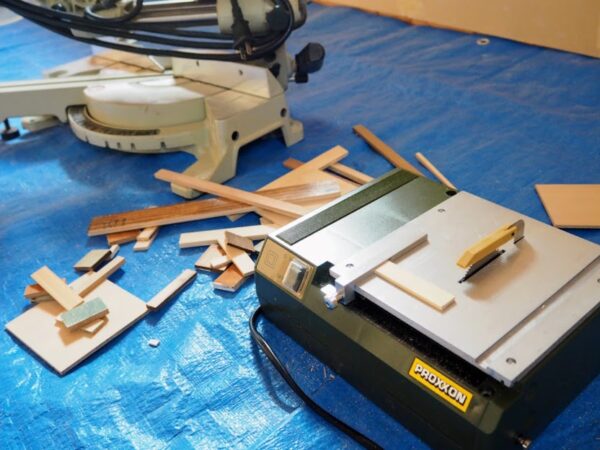 小さい木材をカットする道具