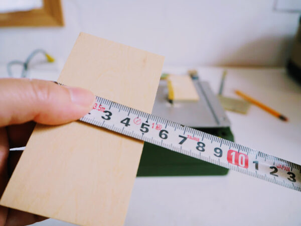 小さい木材をカットする道具