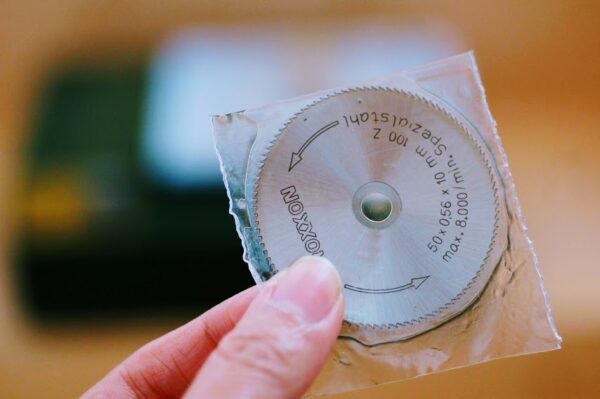 小さい木材をカットする道具