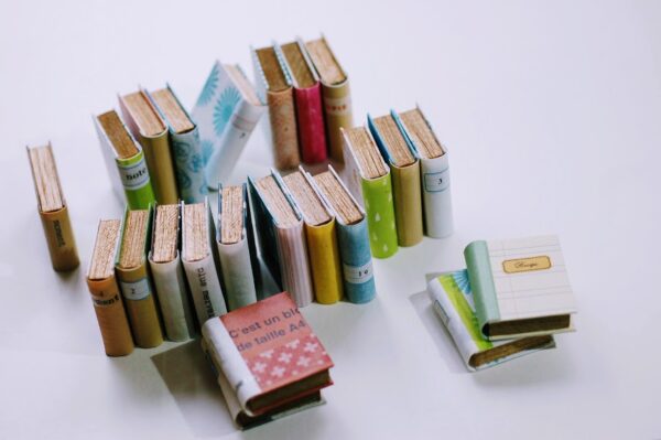 小さい木材のカット