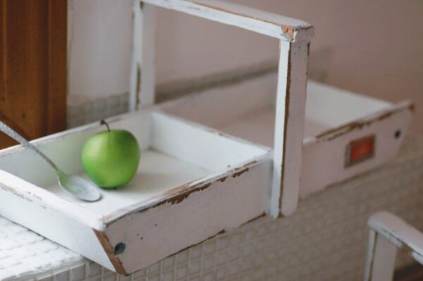 ワトコオイルの上からペンキを塗ったアンティーク風塗装