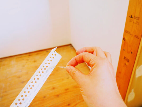 石膏ボードの角の処理（出隅）