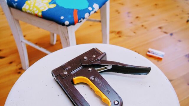 座面張り替えに使うタッカー