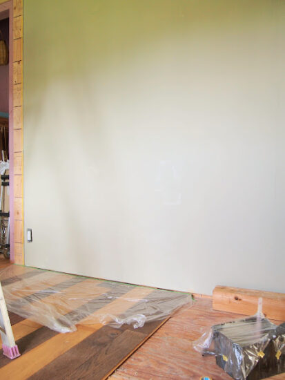 バターミルクペイントを石膏ボードの壁に塗ってみた