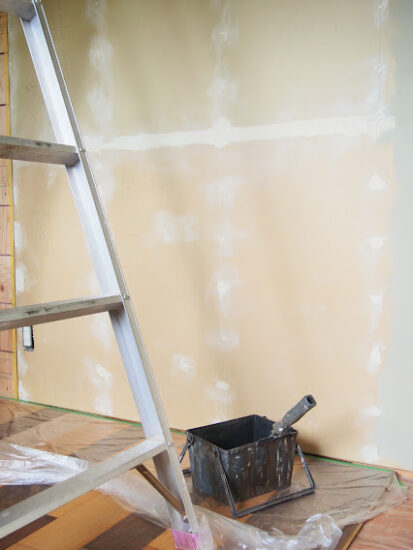 バターミルクペイントを石膏ボードの壁に塗ってみた