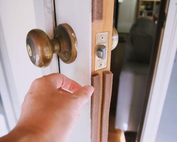 近所の騒音・すきまテープ