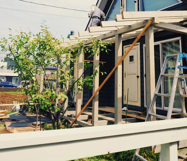 雨漏り・デッキ後付け屋根