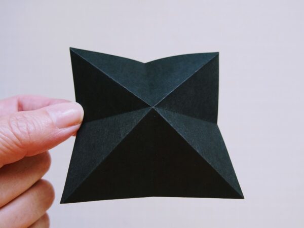 折り紙で星を作る