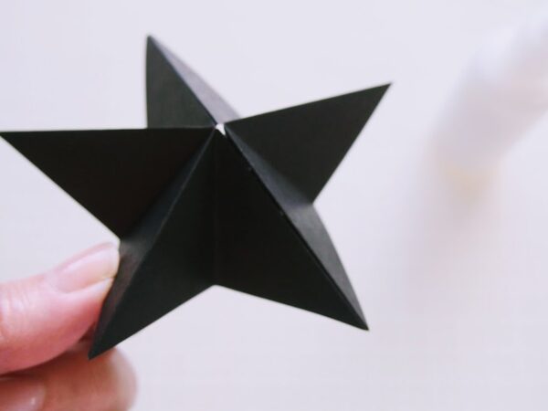折り紙で星を作る