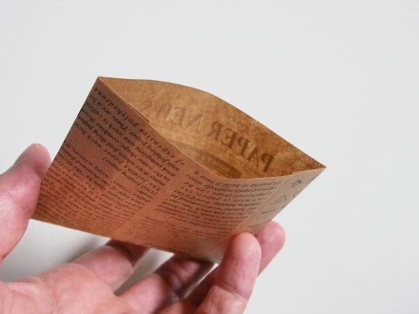 折り紙１枚で作るミニ紙袋の作り方