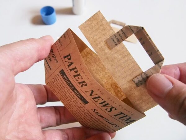 折り紙１枚で作るミニ紙袋の作り方