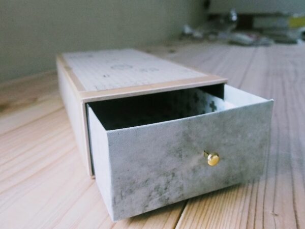 ティッシュの空き箱工作