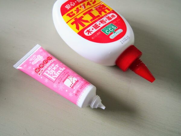 細いノズルのボンド