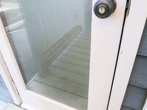 家の中から外は見えるが外からは中が見えない窓フィルム貼ってみた