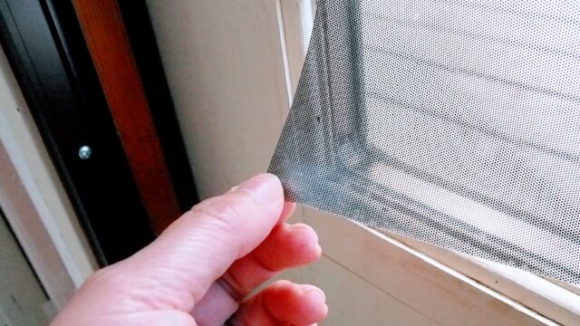 家の中から外は見えるが外からは中が見えない窓フィルム貼ってみた