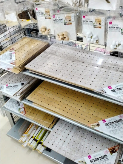 100均有孔ボードのサイズは？