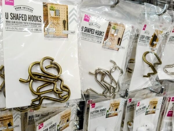 100均有孔ボードのサイズは？