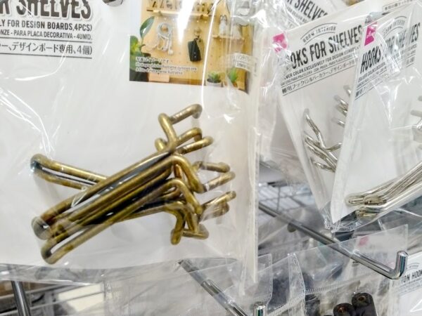 100均有孔ボードのサイズは？