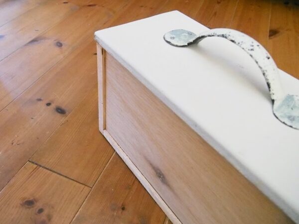 引出しの底板は溝を掘らずにつければ簡単