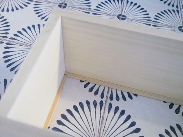 引出しの底板は溝を掘らずにつければ簡単