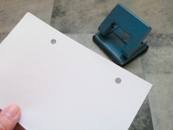 穴あけパンチで狙った所に穴をあける方法