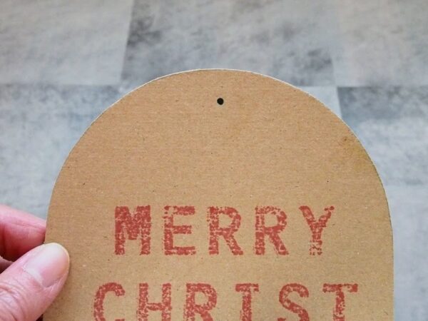 穴あけパンチで狙った所に穴をあける方法