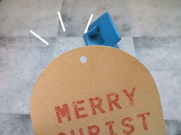 穴あけパンチで狙った所に穴をあける方法