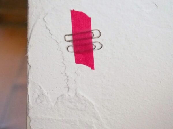 カーテンの隙間からくる冷気を遮断する方法