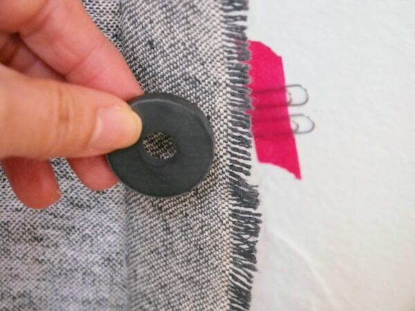 カーテンの隙間からくる冷気を遮断する方法