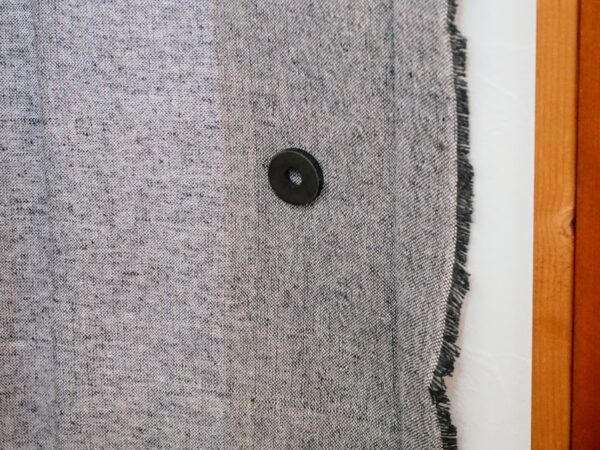 カーテンの隙間からくる冷気を遮断する方法