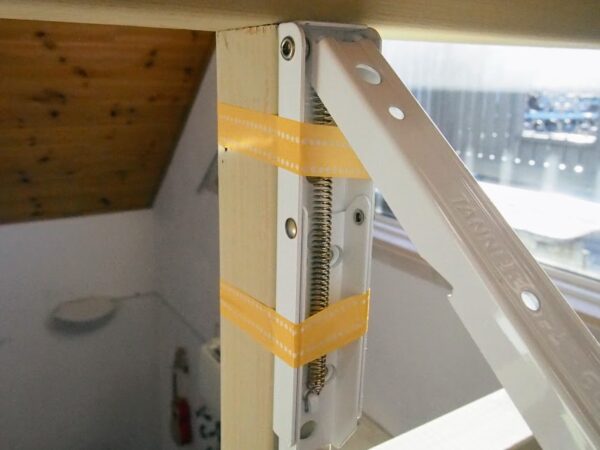 壁付おりたたみテーブルの取り付け方