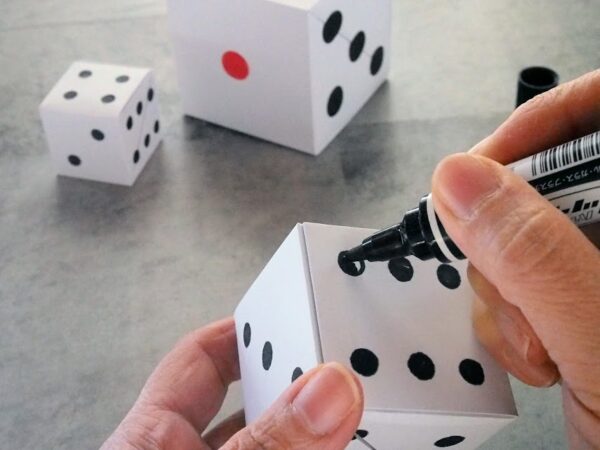 A4用紙を使ったサイコロの作り方
