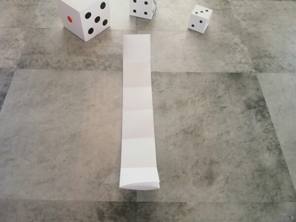 A4用紙を使ったサイコロの作り方