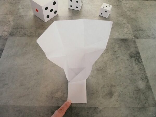 A4用紙を使ったサイコロの作り方