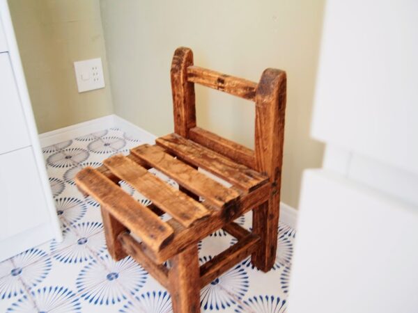 下地の無い壁にIKEAの姿見を取り付ける