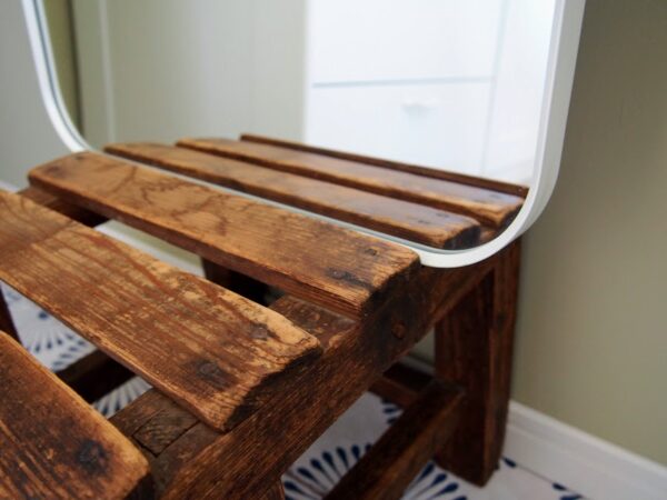 下地の無い壁にIKEAの姿見を取り付ける