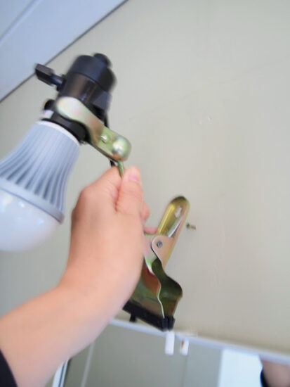 下地の無い壁にIKEAの姿見を取り付ける