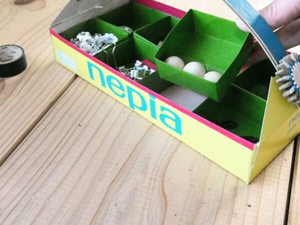 ティッシュの空き箱工作～仕切り付きトレーを作ってみた
