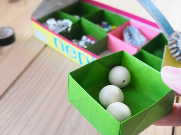 ティッシュの空き箱工作～仕切り付きトレーを作ってみた