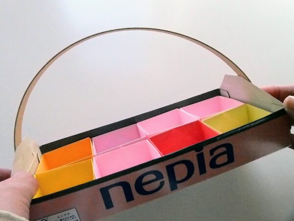 ティッシュの空き箱工作～仕切り付きトレーを作ってみた