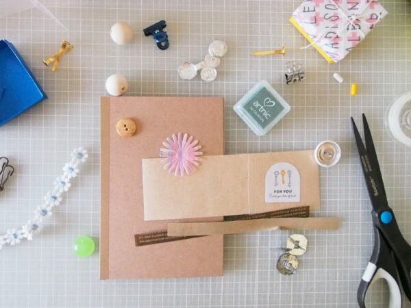 ティッシュの空き箱工作～仕切り付きトレーを作ってみた